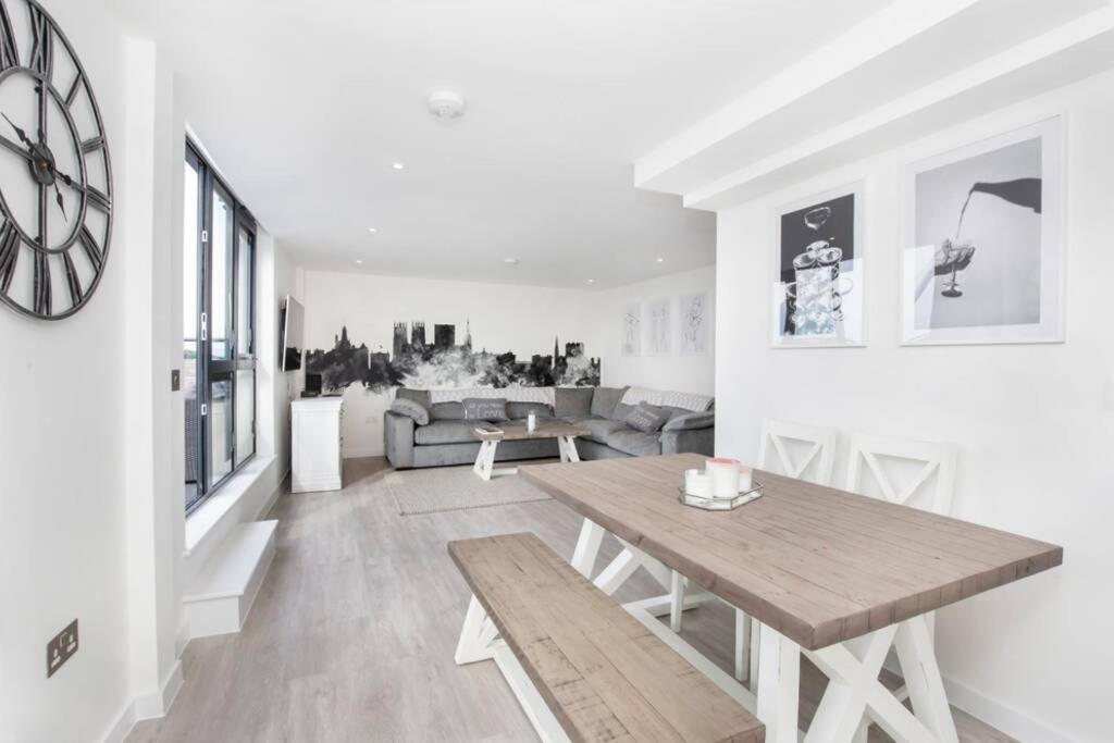 2 Bedroom Penthouse - Large Balcony - Minster View York Exterior foto