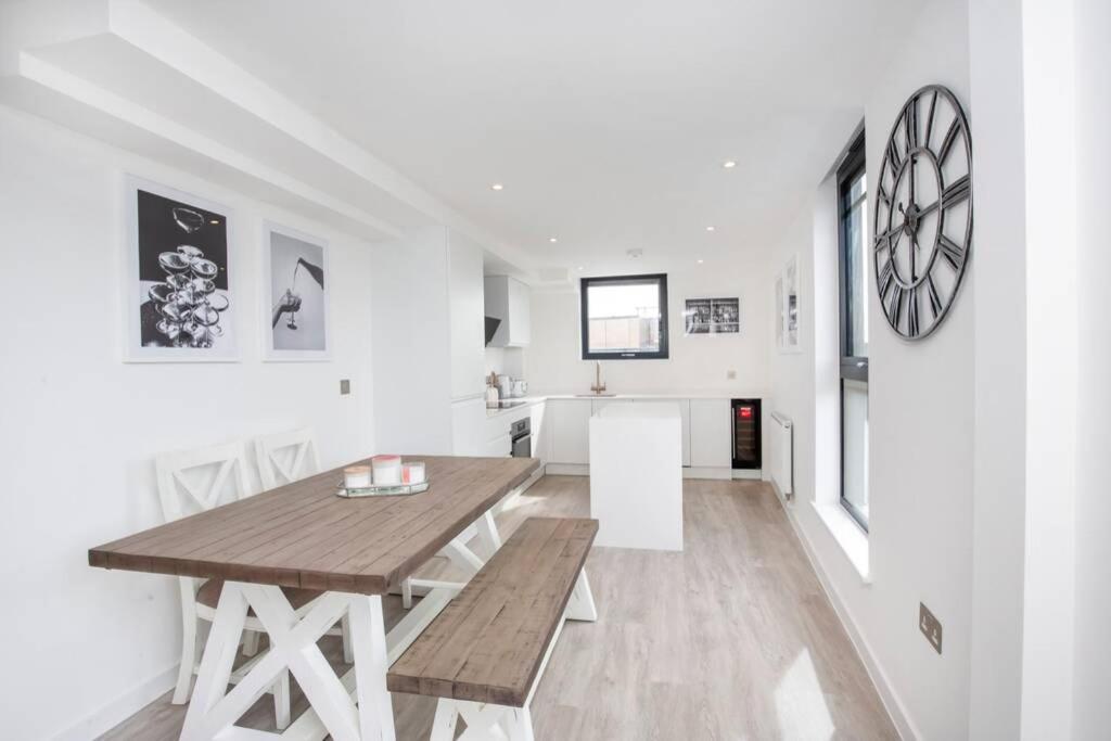 2 Bedroom Penthouse - Large Balcony - Minster View York Exterior foto