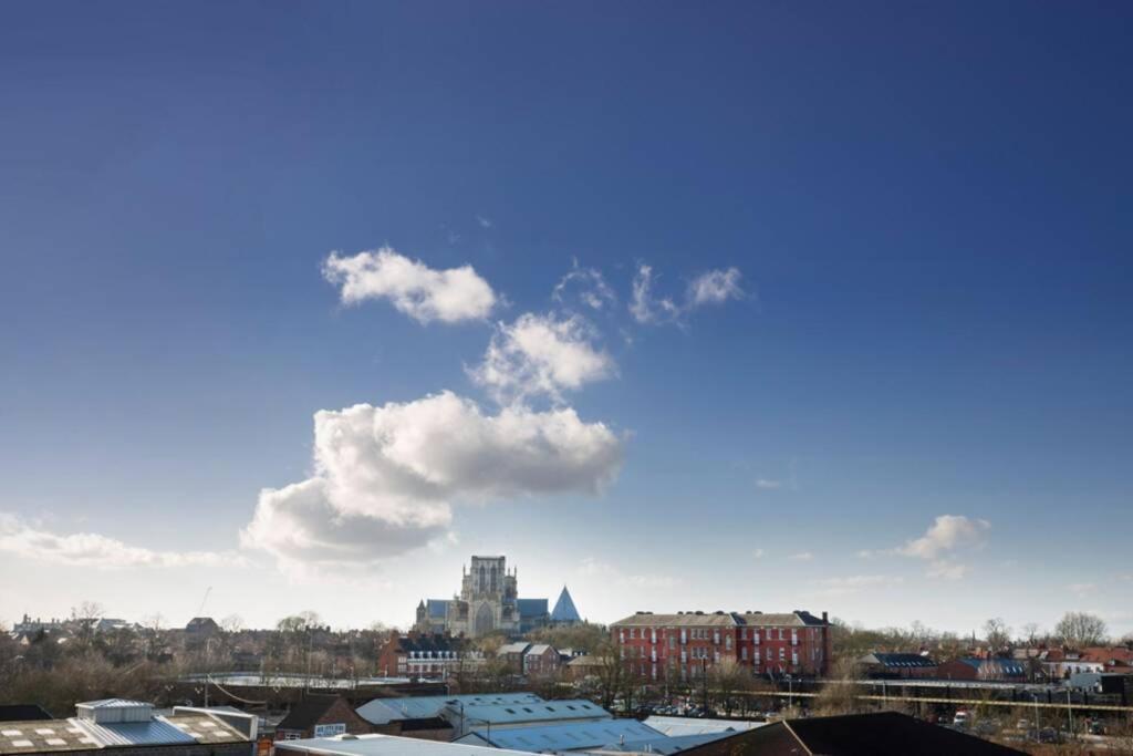 2 Bedroom Penthouse - Large Balcony - Minster View York Exterior foto