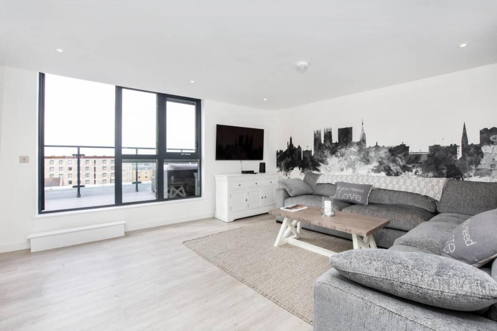 2 Bedroom Penthouse - Large Balcony - Minster View York Exterior foto